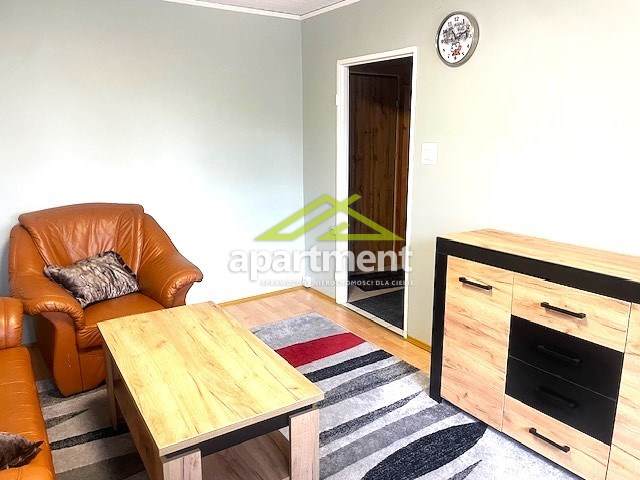 Salon z wyjściem na balkon